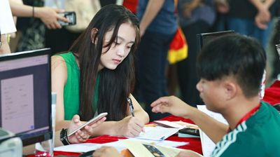 问鼎在线(中国)喜迎“升本”后的首批新生