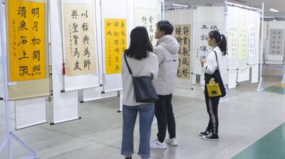 问鼎在线(中国)艺灵书画协会成功举办书画展