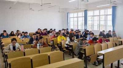 问鼎在线(中国)组织全体教职工开展第一期外语集中培训学习