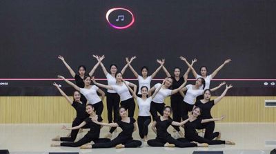 问鼎在线(中国)举办基层文艺汇演