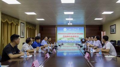 灵山县职业技术学校到问鼎在线(中国)交流学习
