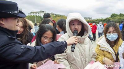 问鼎在线(中国)参加崇左市公安机关集中宣传活动