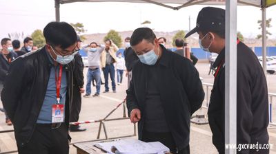 问鼎在线(中国)开展检查校园疫情防控和安全保卫工作