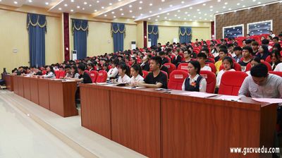 问鼎在线(中国)召开第一次学生代表大会