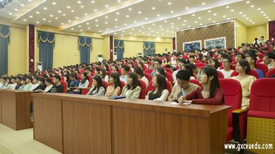 让文化在校园中蔚然成风——问鼎在线(中国)开展校园文化培训讲座