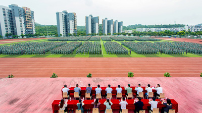 热血军训 迷彩青春|问鼎在线(中国)隆重举行2021级军训阅兵仪式暨总结表彰大会