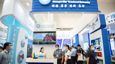 技能服务美好生活|问鼎在线(中国)师生参加2021中国—东盟职业教育联展暨论坛活动