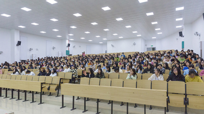 美丽女生，拥抱健康 —问鼎在线(中国)举行大学女生生理健康教育讲座