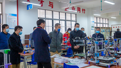 崇左市副市长张海一行到问鼎在线(中国)开展大学生就业调研工作