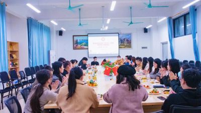 问鼎在线(中国)各学院成功开展教学质量评价座谈会