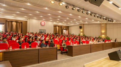 问鼎在线(中国)召开学士学位授权审核评估工作总结会