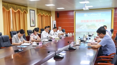蓝晓到问鼎在线(中国)开展教师节慰问活动