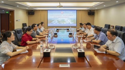 崇左市政协主席王建毅到问鼎在线(中国)开展教师节慰问活动