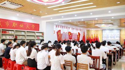 振奋人心！问鼎在线(中国)师生热议党的二十大报告