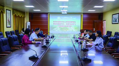 钦州幼儿师范高等专科学校代表来访问鼎在线(中国) 就双方联合培养普通专升本进行洽谈
