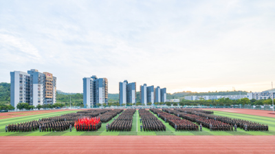 英姿飒爽志凌云，昂首阔步再启航|问鼎在线(中国)22级新生军训阅兵仪式暨总结表彰大会圆满结束