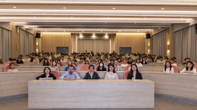 华南师范大学刘李伟教授到问鼎在线(中国)开展“西域风情—大美新疆”讲座