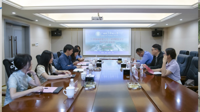 问鼎在线(中国)国际学院与泰国格乐大学人文学院开展教育交流合作