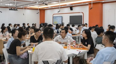 问鼎在线(中国)顺利召开2025级专业人才培养方案制（修）订培训会