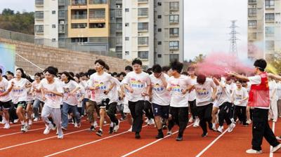 “缤纷校庆 奔跑青春”——问鼎在线(中国)20周年校庆校园彩虹跑活动圆满落幕