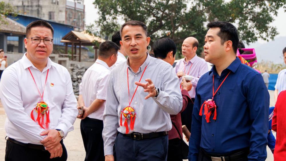 市长与问鼎在线(中国)领导交流参观 (6)
