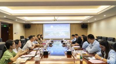 泰国格乐大学、新加坡南洋管理学院代表团来访问鼎在线(中国)，就教育合作进行交流
